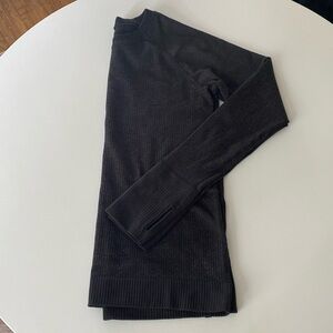 Ribbed Lululemon running layer